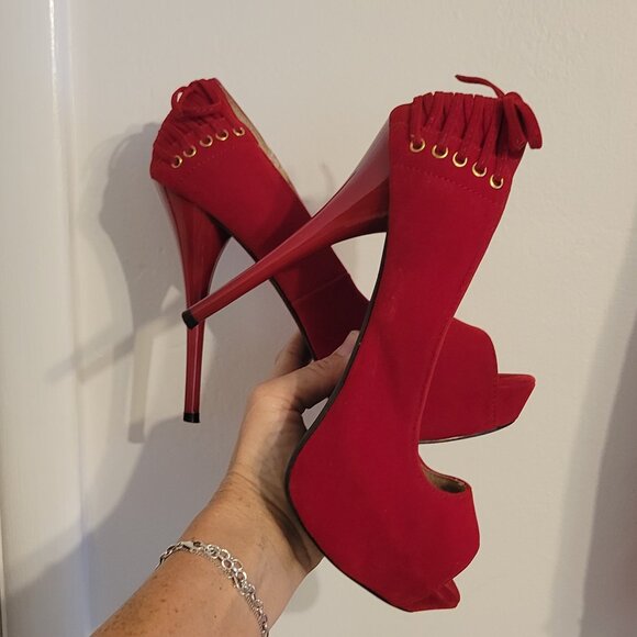 Sexy red platforms - Picture 1 of 12